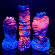 Load image into Gallery viewer, Large Ankheg, Soft 00-30 Firmness, Genderfluids, 6432