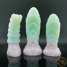 Load image into Gallery viewer, Medium Ankheg, Super Soft 00-20 Firmness, Sparkly Frosted Flowers, 6544