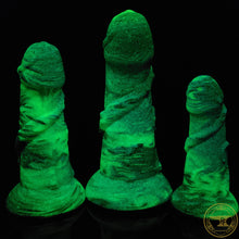 Load image into Gallery viewer, *|7/10|* Medium Kraken Wizard, Medium 00-50 Firmness, From the Lagoon, 3798
