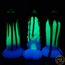 Load image into Gallery viewer, |SOLD OUT| Medium Fighter, Soft 00-30 Firmness, Goth Mermaid Drip Fades, 6079
