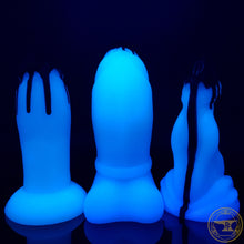 Load image into Gallery viewer, |5/15| Large Fighter, Medium 00-50 Firmness, Translucent Goth Drips, 6200
