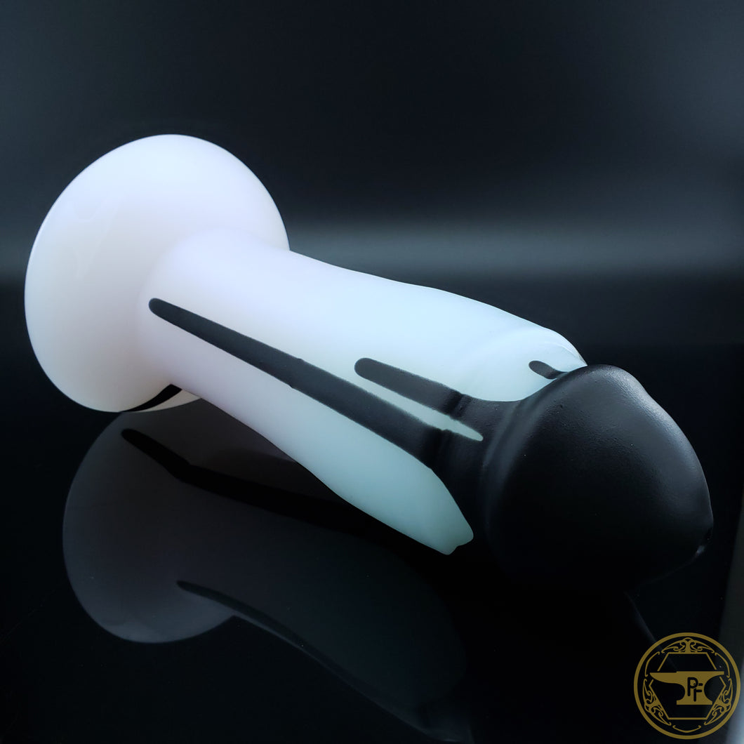 |5/15| Large Fighter, Medium 00-50 Firmness, Translucent Goth Drips, 6200